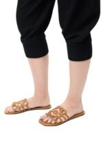 Loewe Petal Anagram slide Camel in soft calfskin - Image 4